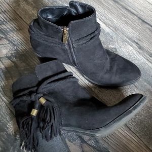 Bamboo tassle ankle booties